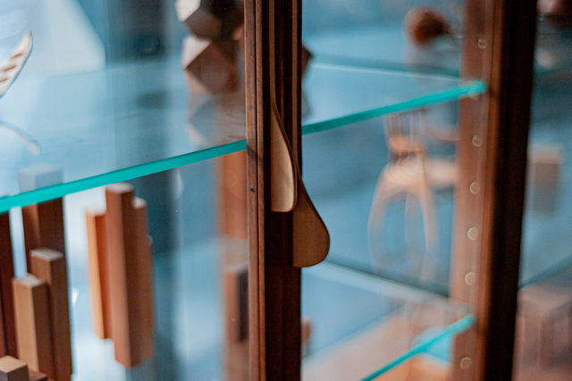 hyuece glass cabinet | KOMA